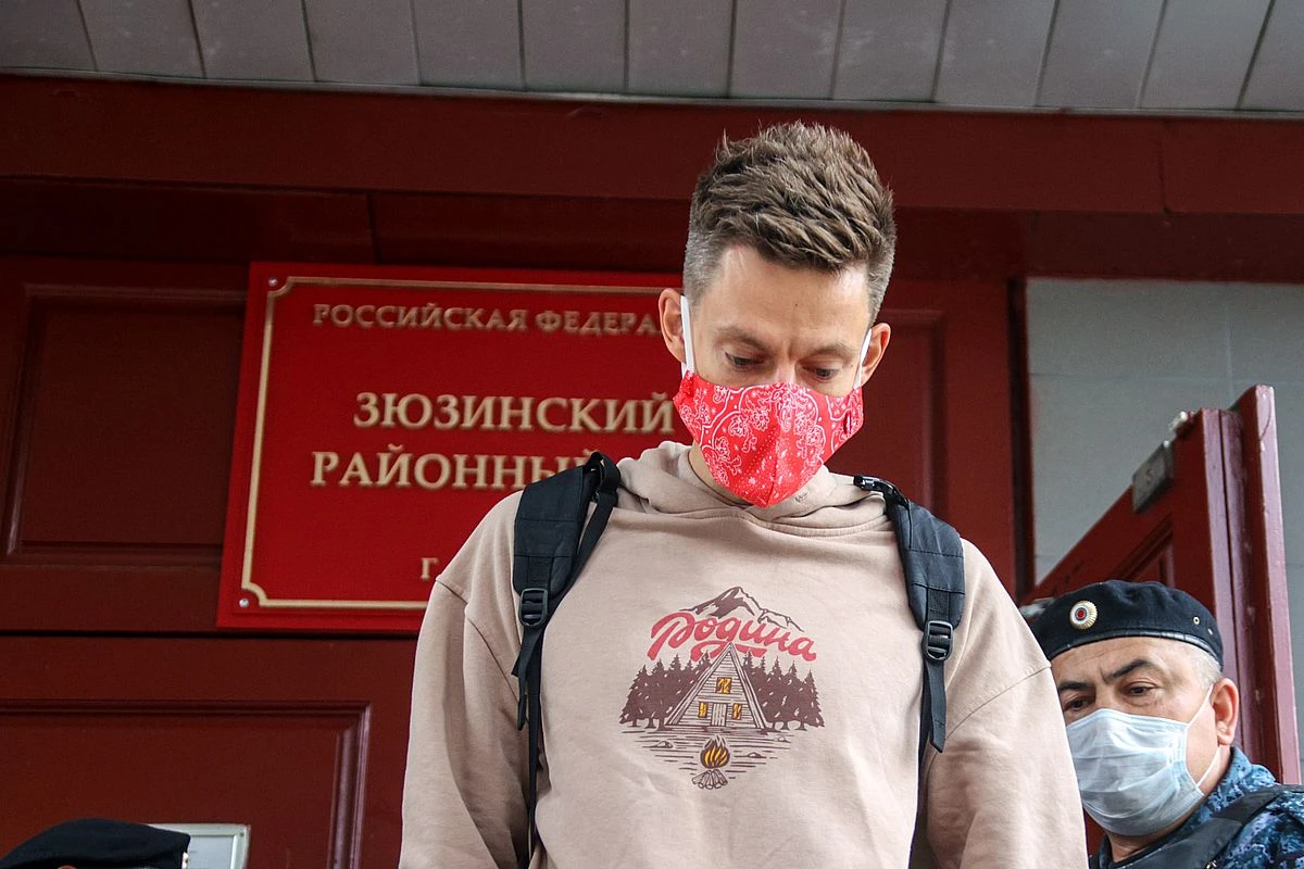 Суд в Москве заочно арестовал блогера Юрия Дудя*