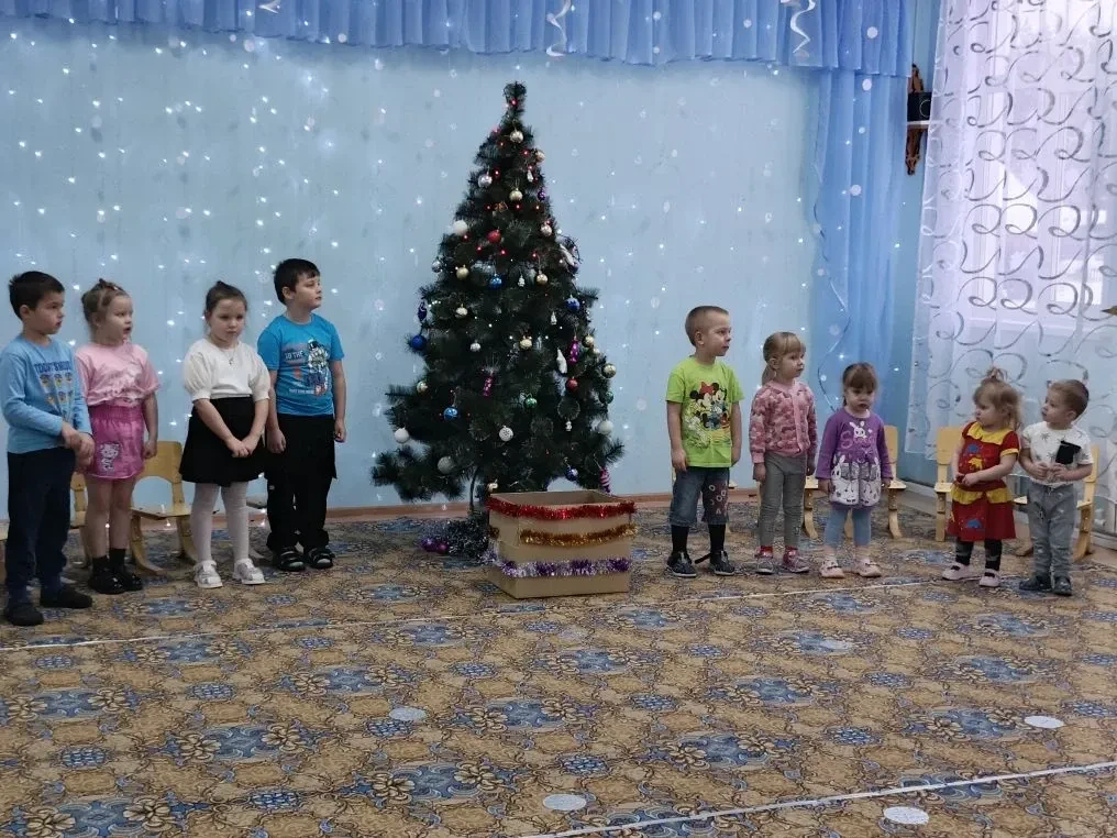 🎄Сегодня был такой трогательный момент: наши ребята, да и мы, взрослые, попрощались с ...