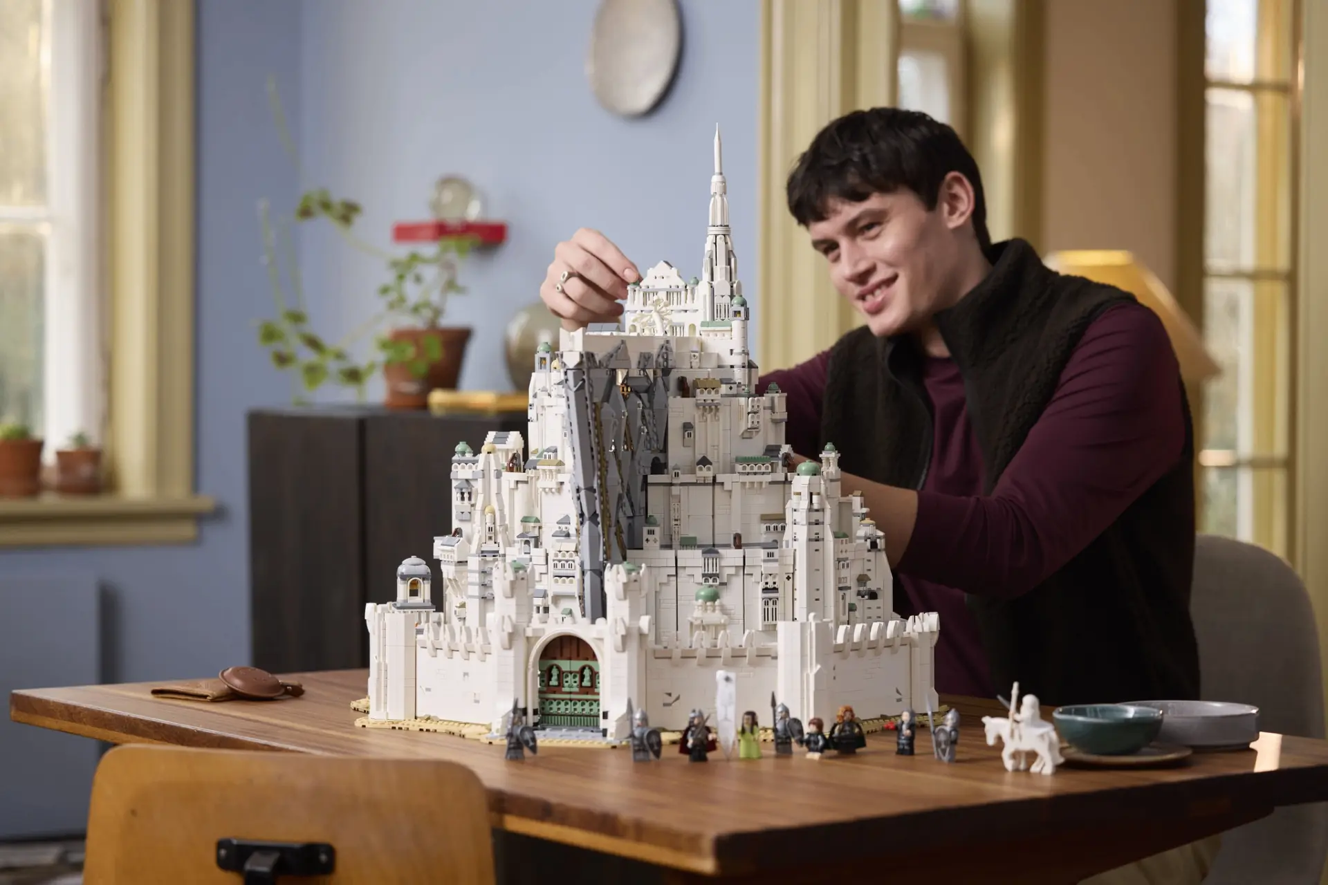 LEGO представила замок из 8278 деталей к юбилею фильма «Властелин колец»  Кинофраншизе исполняется 2