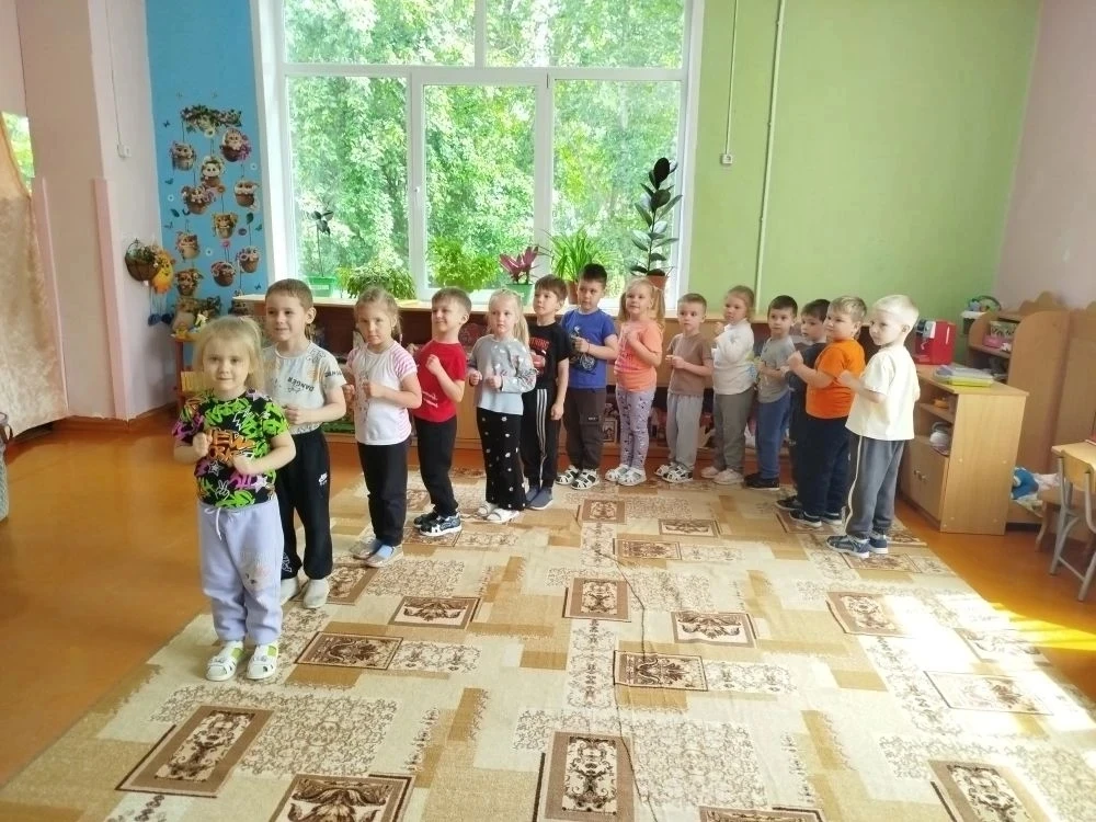 В целях профилактики транспортных происшествий в зоне движения поездов в  группе "Пчёлк...