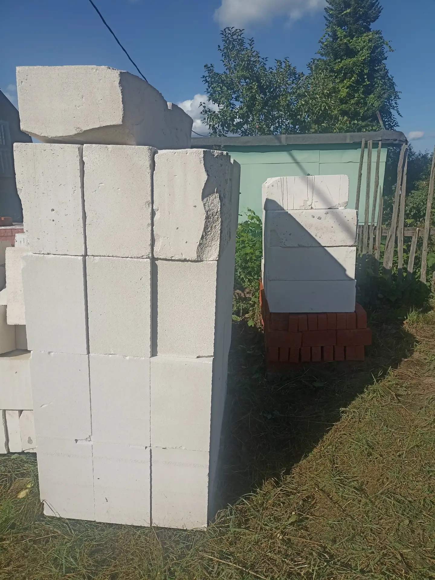 Продам газоблок Poritep 625*400*250 , 2 куба. Несколько блоков со сколами и их при жела...