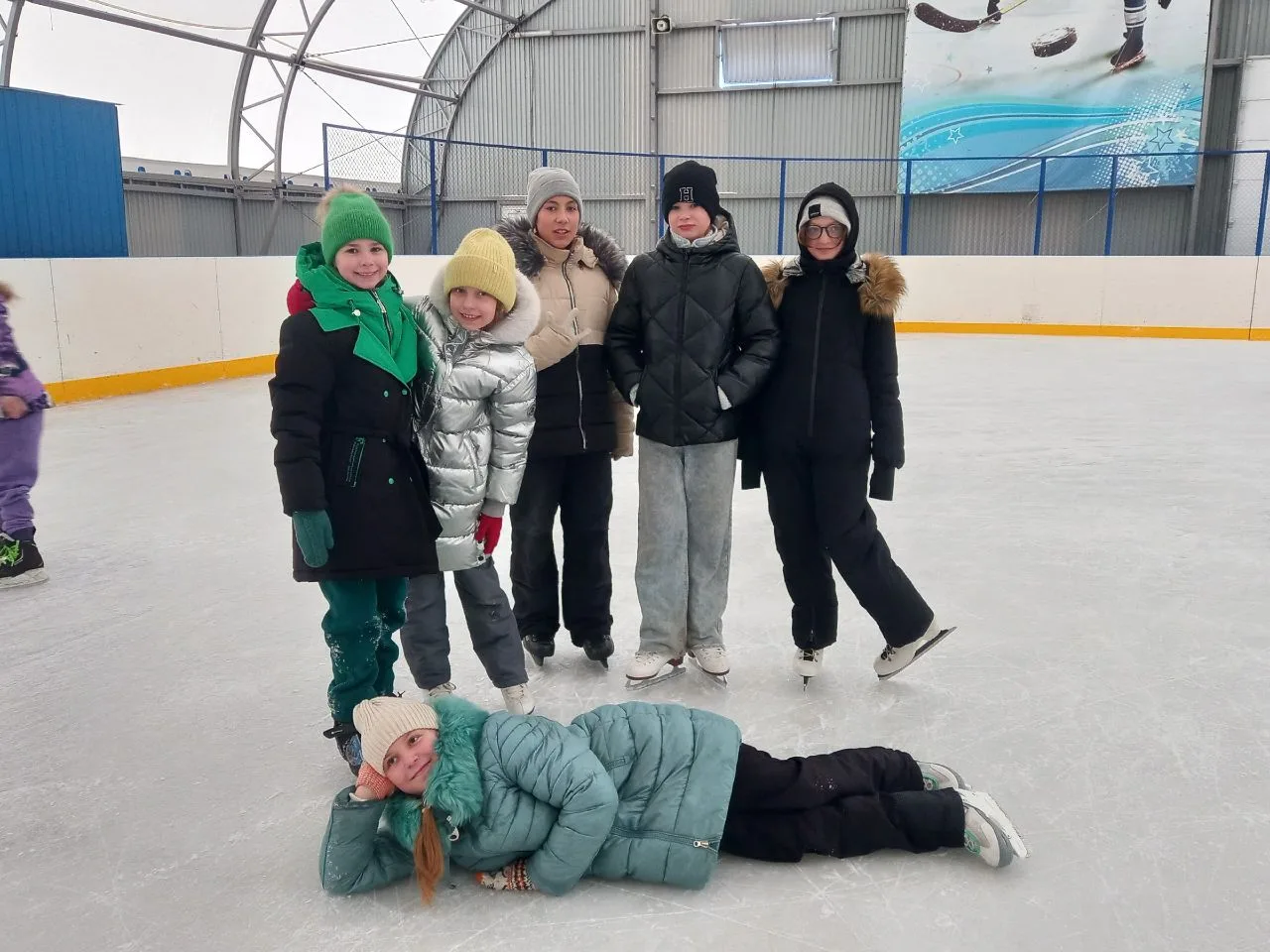 Все на каток!!! ⛸️⛸️  🌲 В дни новогодних каникул   хореографический коллектив "Веснушки" совместно с