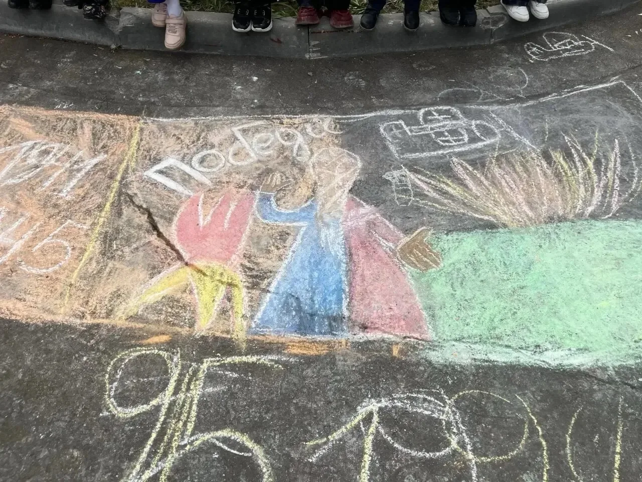 🎨 Память о Победе в детском творчестве  В преддверии 9 Мая ученики нашей школы приняли участие в душ