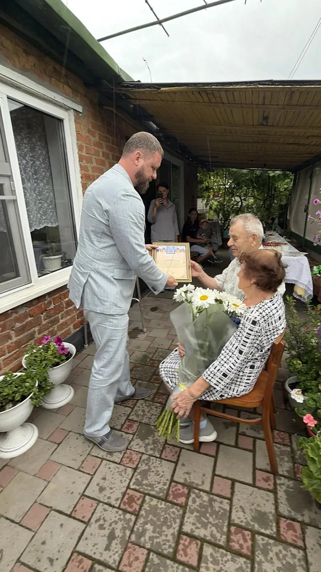 📜Супругам Зайцевым, отметившим 65-летие совместной жизни, вручено Благодарственное письмо Батайской