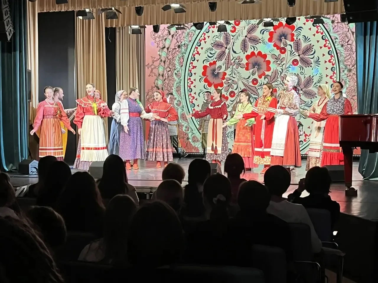 Талант и преданность делу: в Томске наградили деятелей культуры  В День работника культуры в Томском