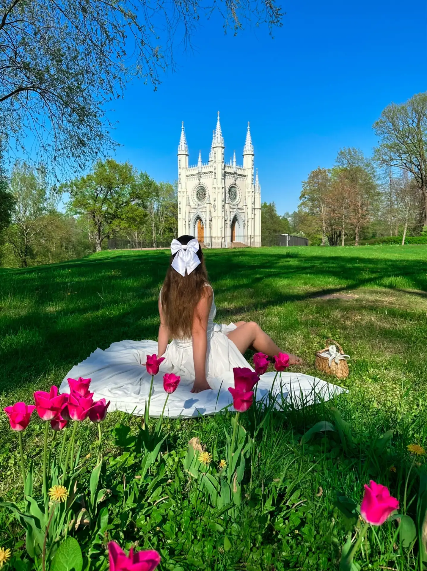 Готическая капелла в парке Александрия в Петергофе ⛪️
