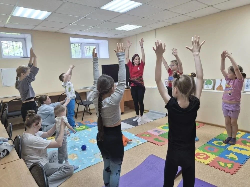Йога, краски и любовь к Родине: как мы отметили День страны!
День России — это не только торжественн
