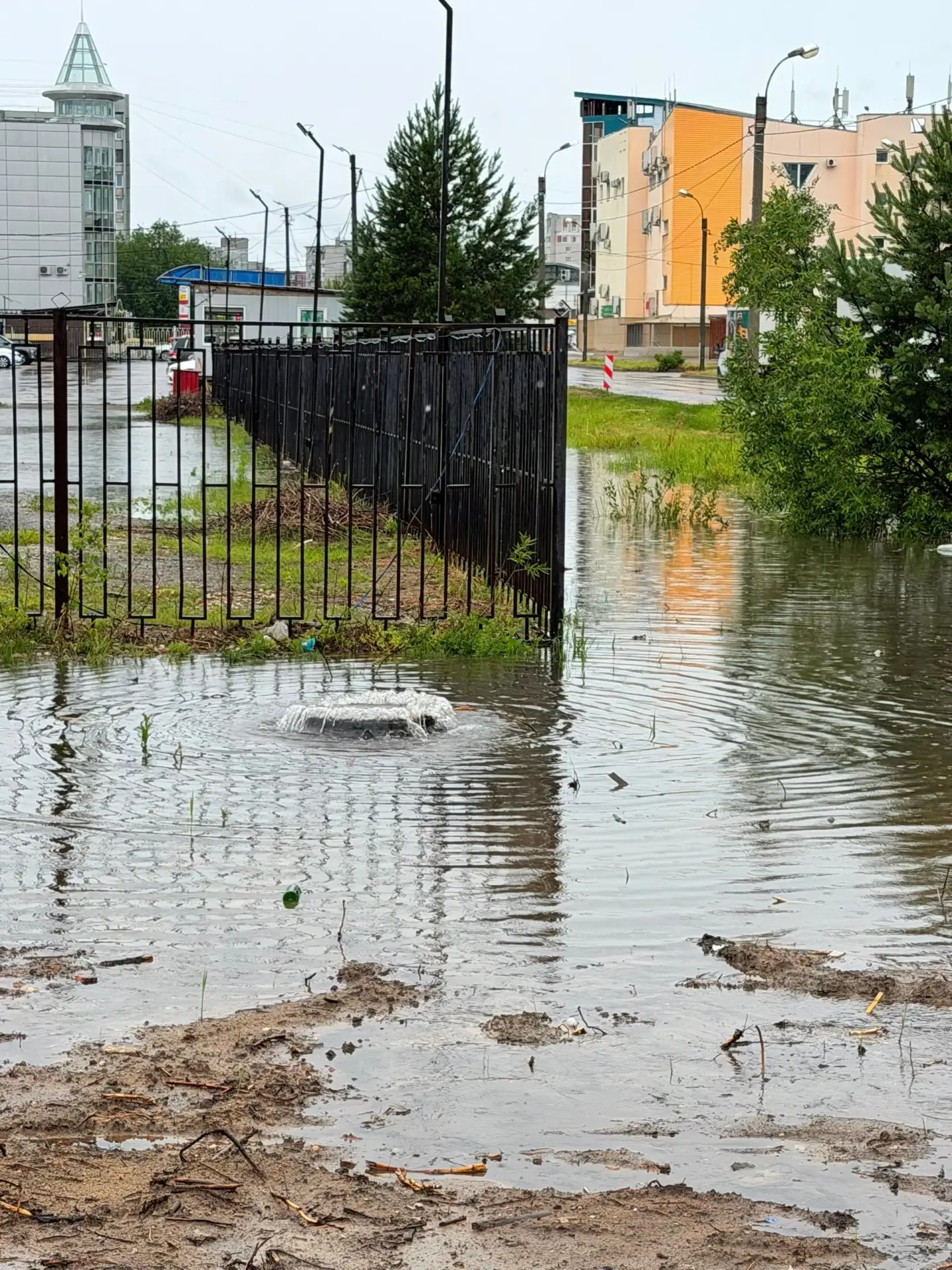 💦В микрорайоне Юность - коммунальный коллапс.  Забили фекальные фонтаны. После весенних работ по ус