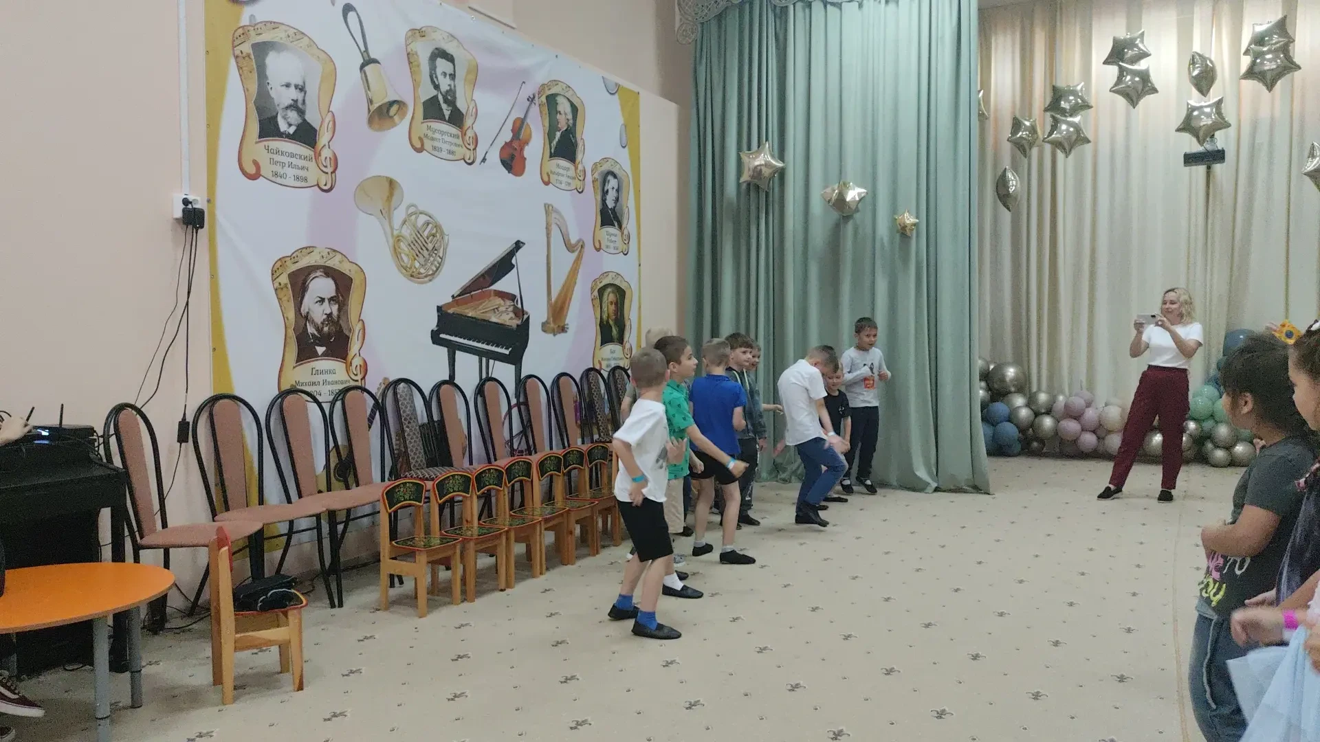 1 июня — День защиты детей. Для наших подготовительных групп — особенный.
Потому что это их последне