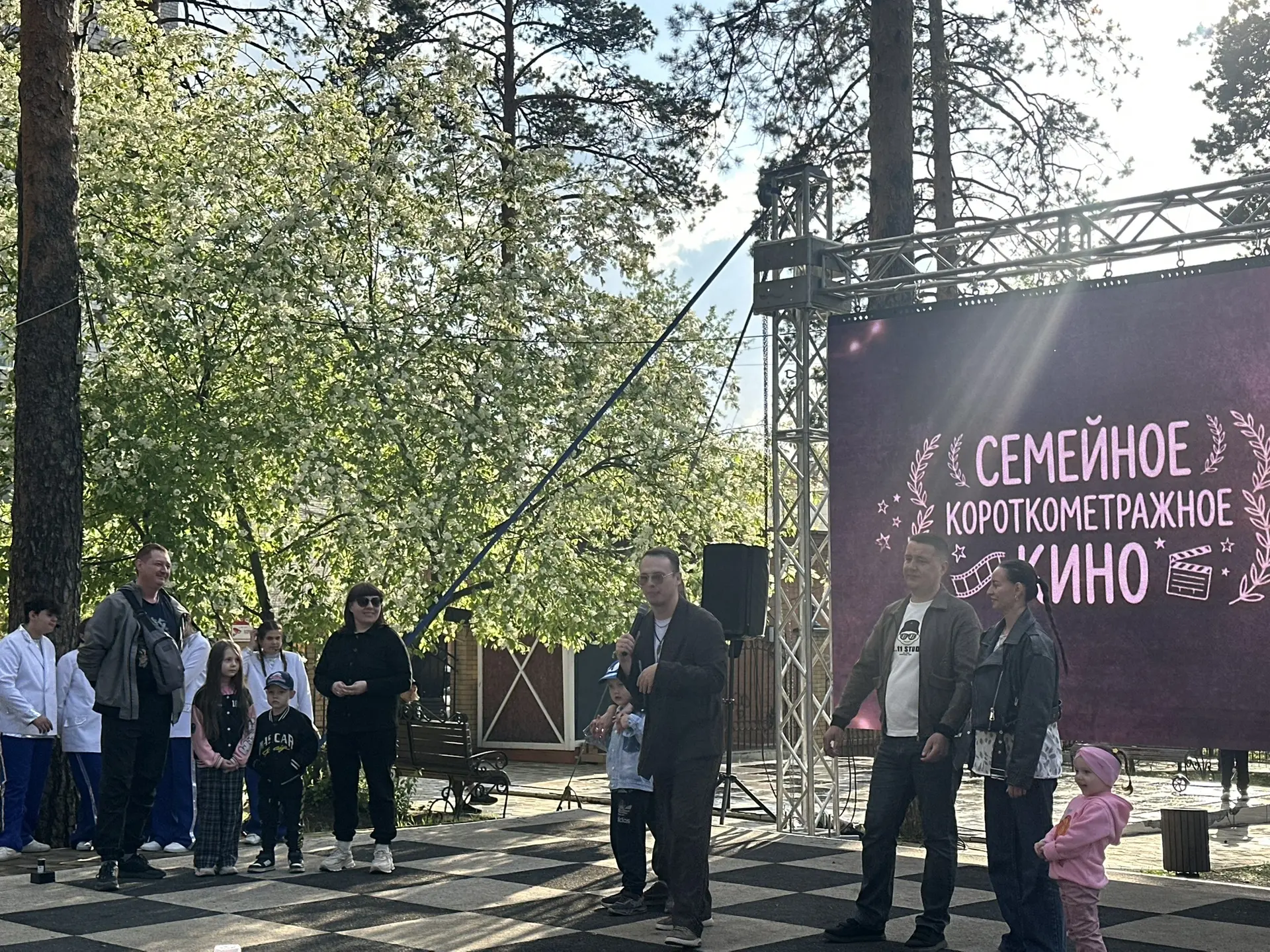 🤗Истории о мечте, дружбе и будущем посмотрели гости Шахматного парка в Чите.  В одном из короткометр