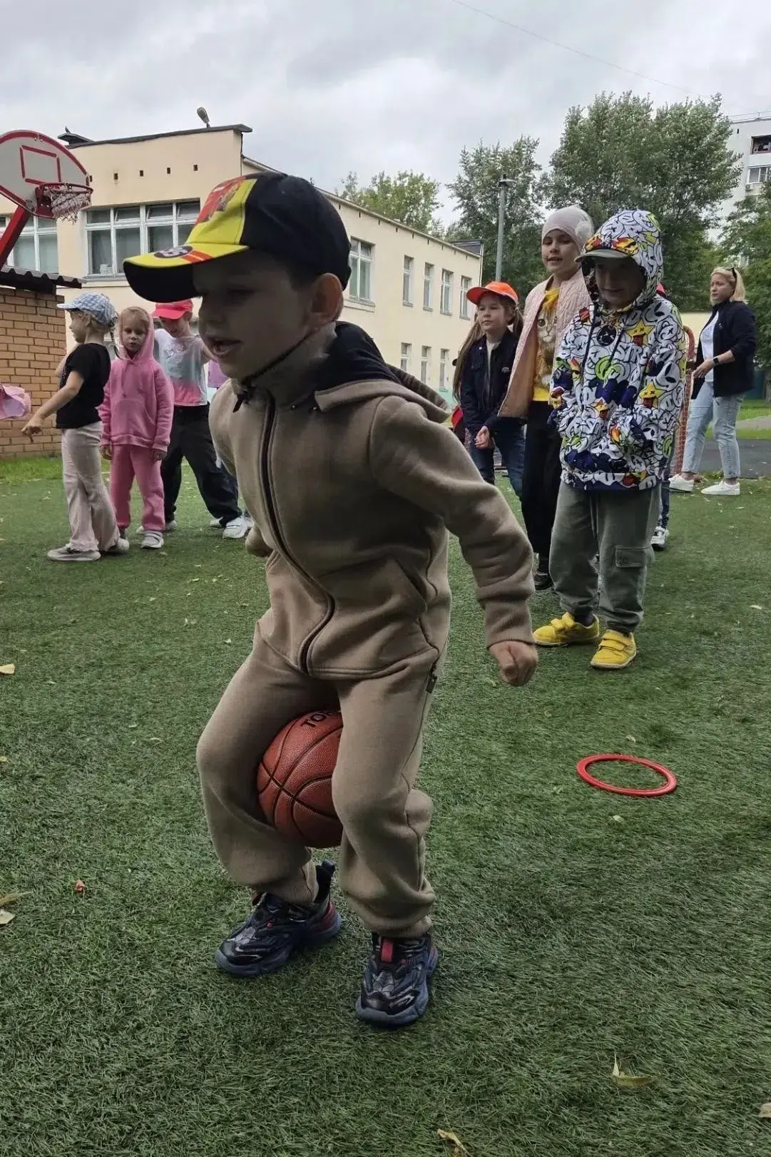 «Сказачное лето» в самом разгаре! 

☀️ Наша спортивная площадка превратилась в настоящий островок ра