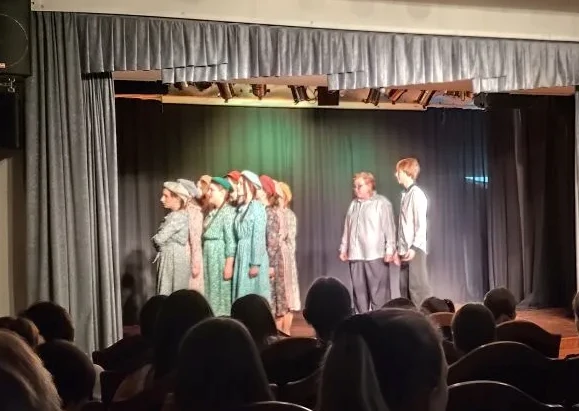 В дни празднования Всемирного дня театра наш школьный театр «Возрождение» под руководством педагога 