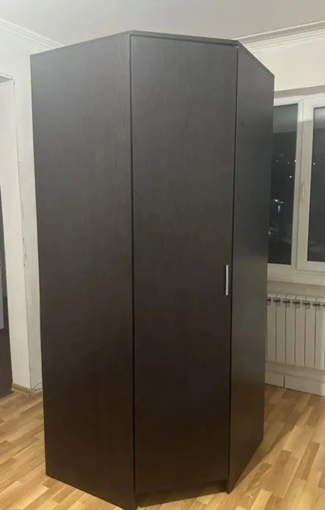 Продаю угловой шкаф высотой 224 см
