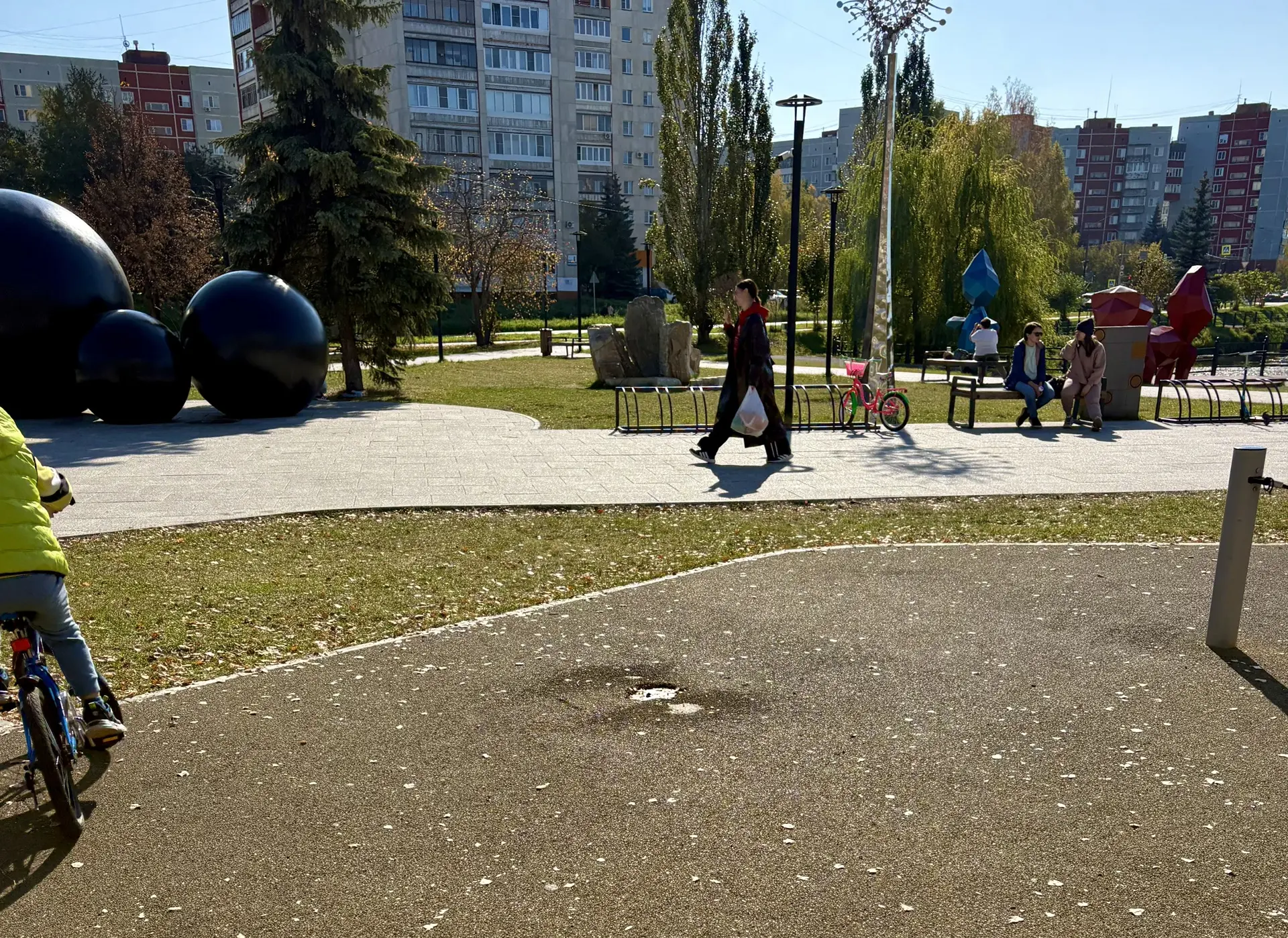 Раньше на "Энергии воды" стоял детский аттракцион, что-то вроде мотоцикла на пружине. Н...