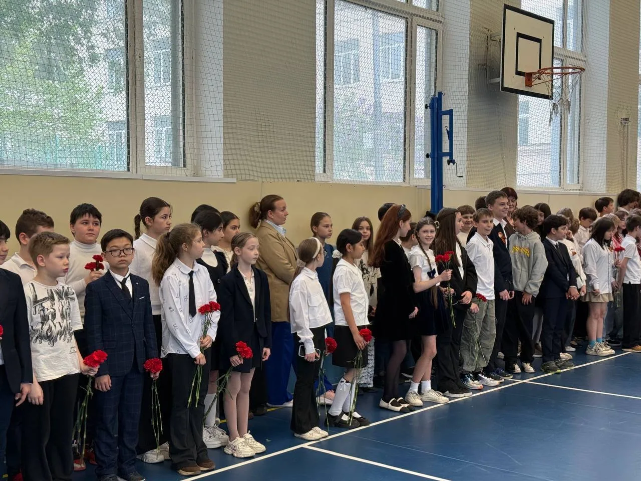 🌹ТОРЖЕСТВЕННАЯ ЛИНЕЙКА🌹  В прошлую пятницу в корпусе на Бахрушина прошла торжественная линейка, посв