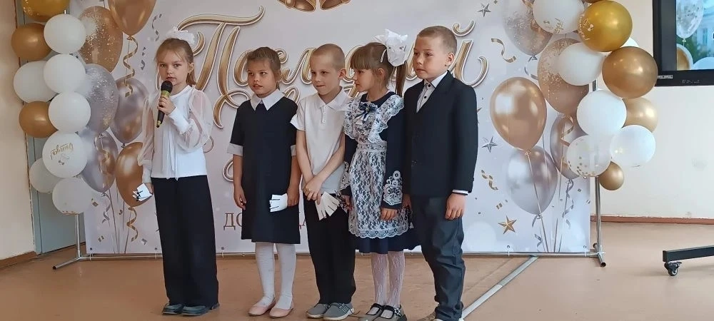Сегодня — праздник, от которого так грустно, першит в горле и на глазах слезы. Но смахн...