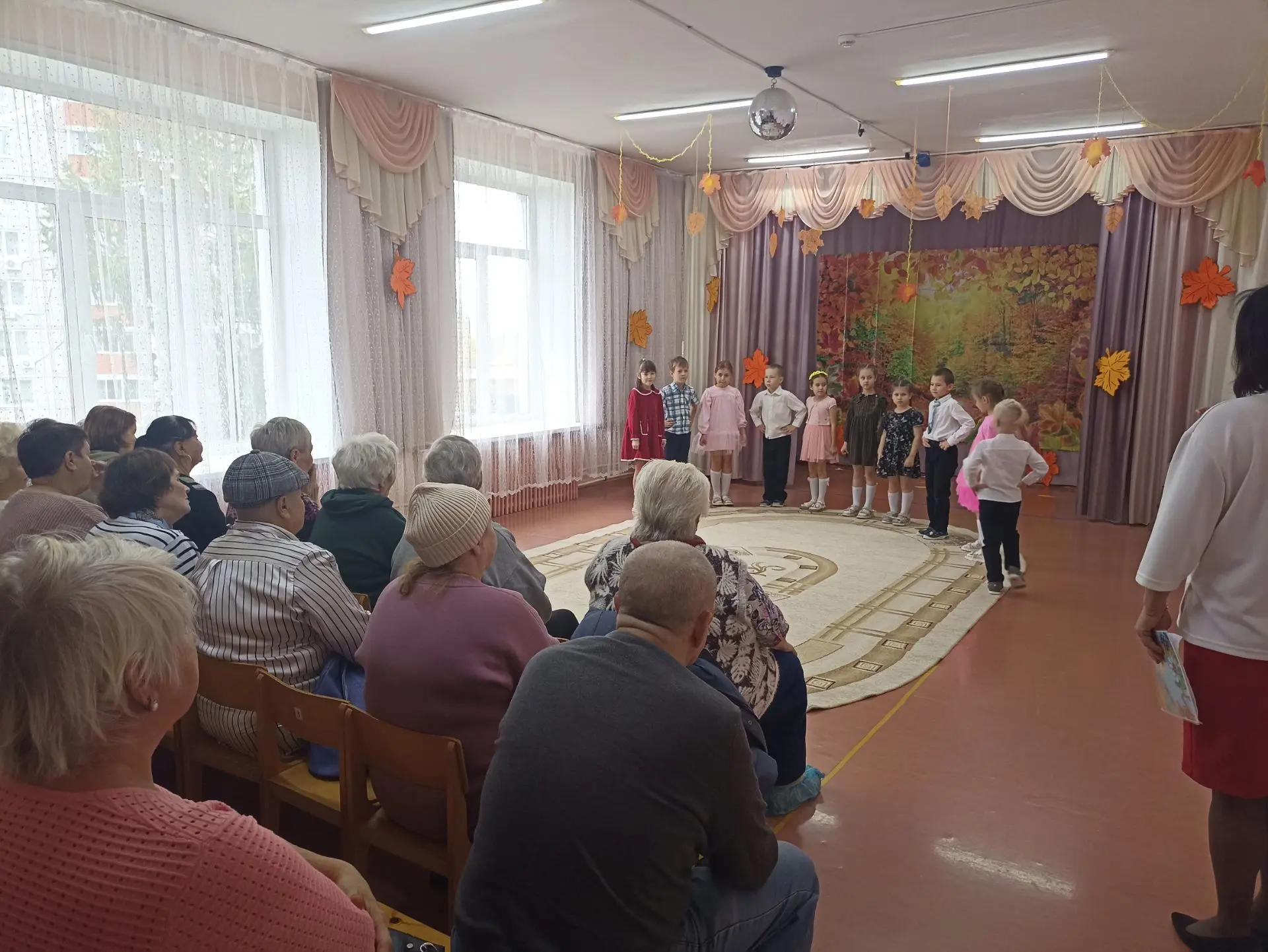 🍁🍂🍁Мы отмечаем особенный, добрый и светлый праздник – День пожилого человека🧓🧑‍🦳....