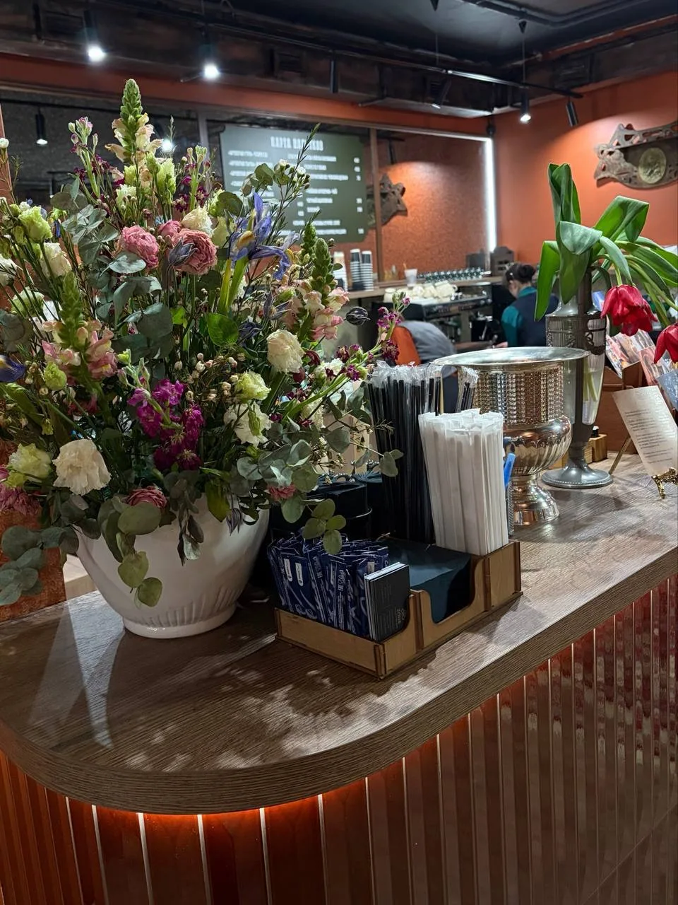 ☕️ Парфюм, кофе и вид на Мойку: уютное место в Петербурге