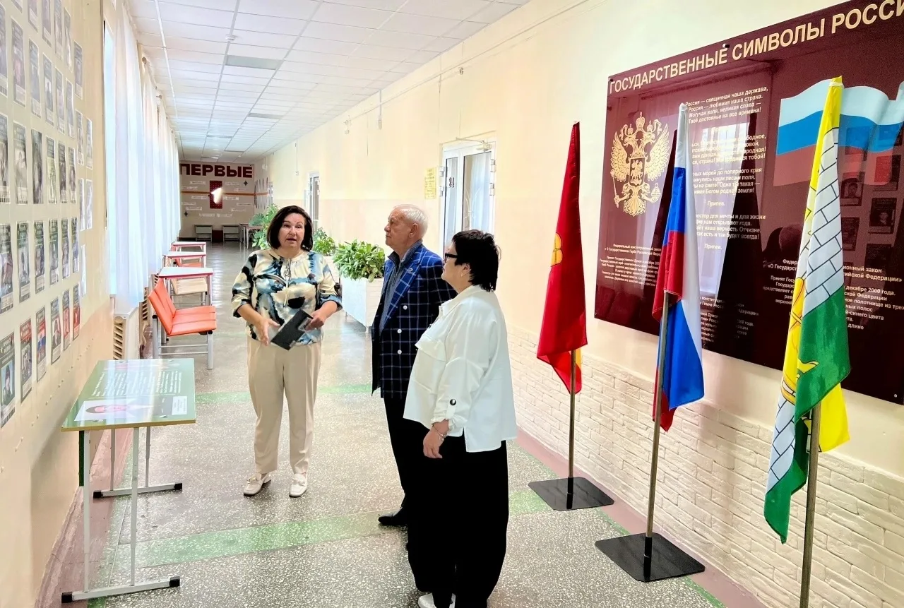 🏫В городе завершаются работы по подготовке общеобразовательных учреждений. Депутаты Че...