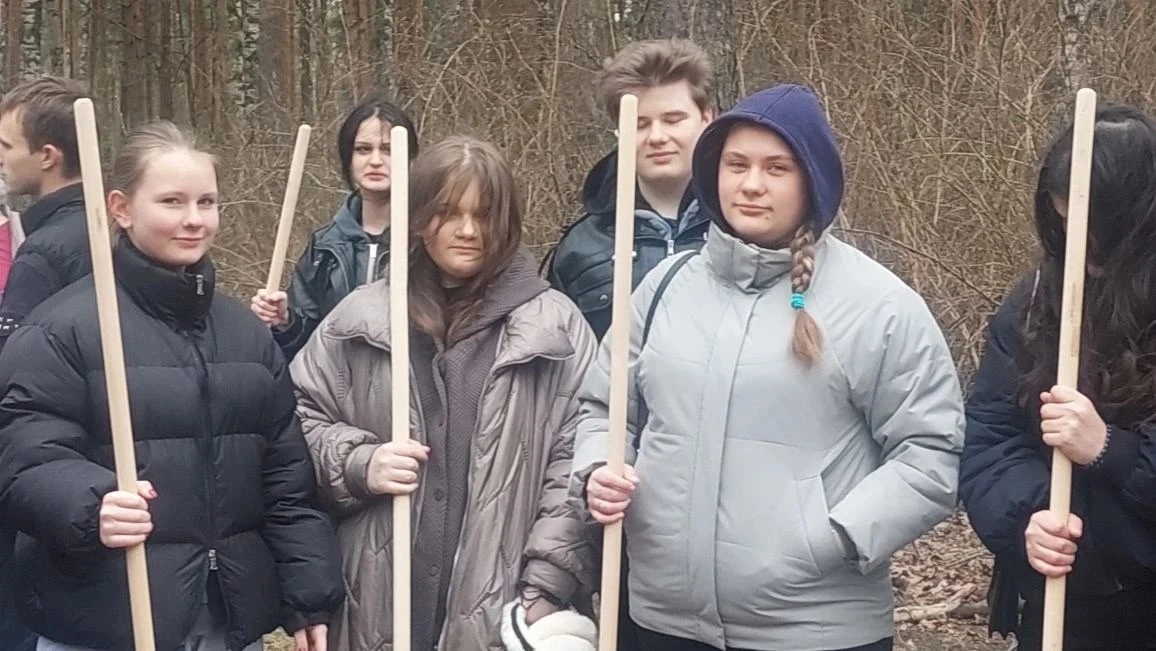 🌿 Наши ребята – в экопатруле!  В рамках Весенней недели добра в парке Сосновка прошла акция «Экопатр
