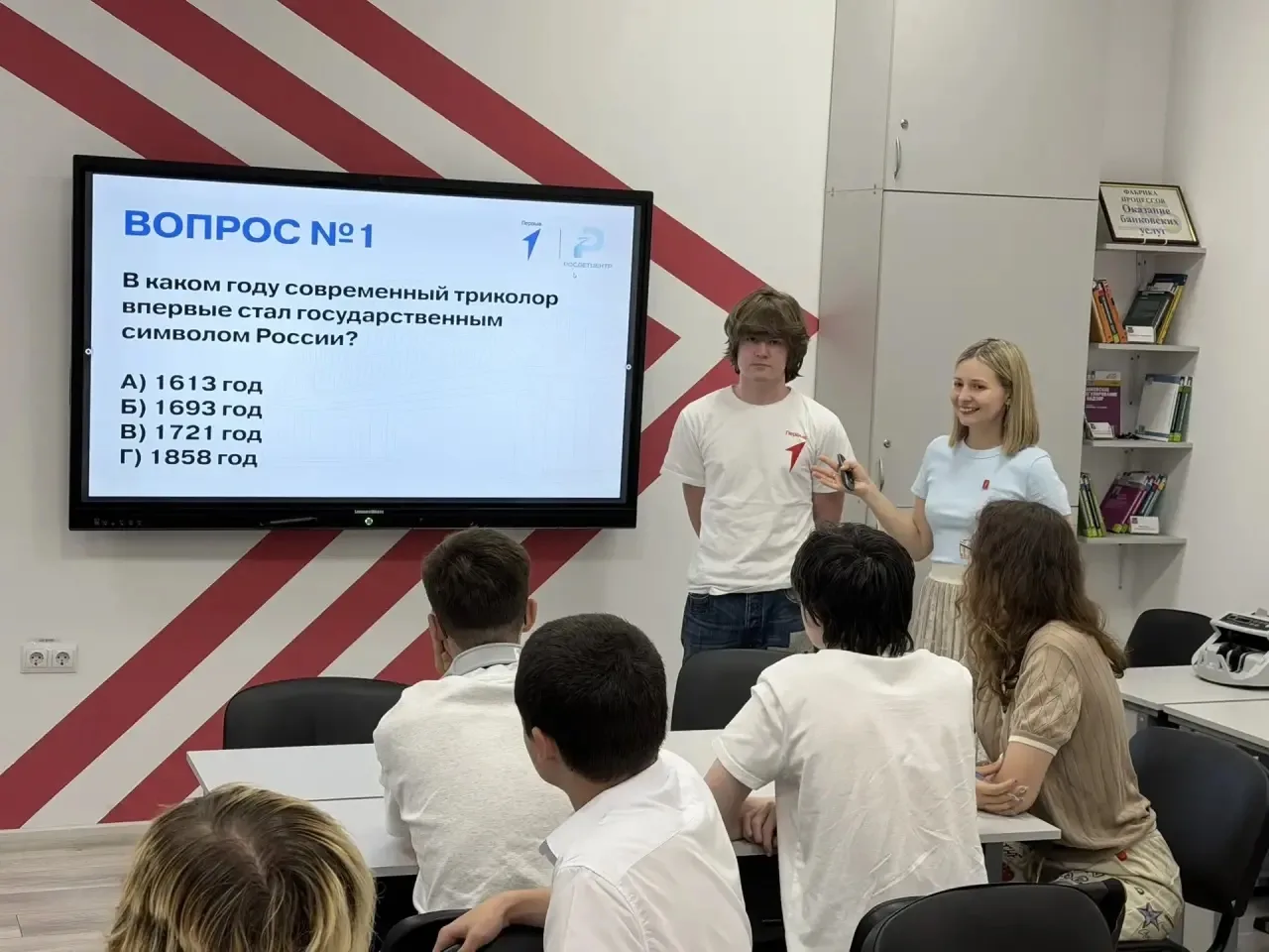 Знать, чтобы гордиться: в НКСЭ прошла интеллектуальная битва за символы России.