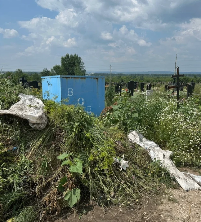 Мусор на Южном кладбище вывозят, но проблема возвращается