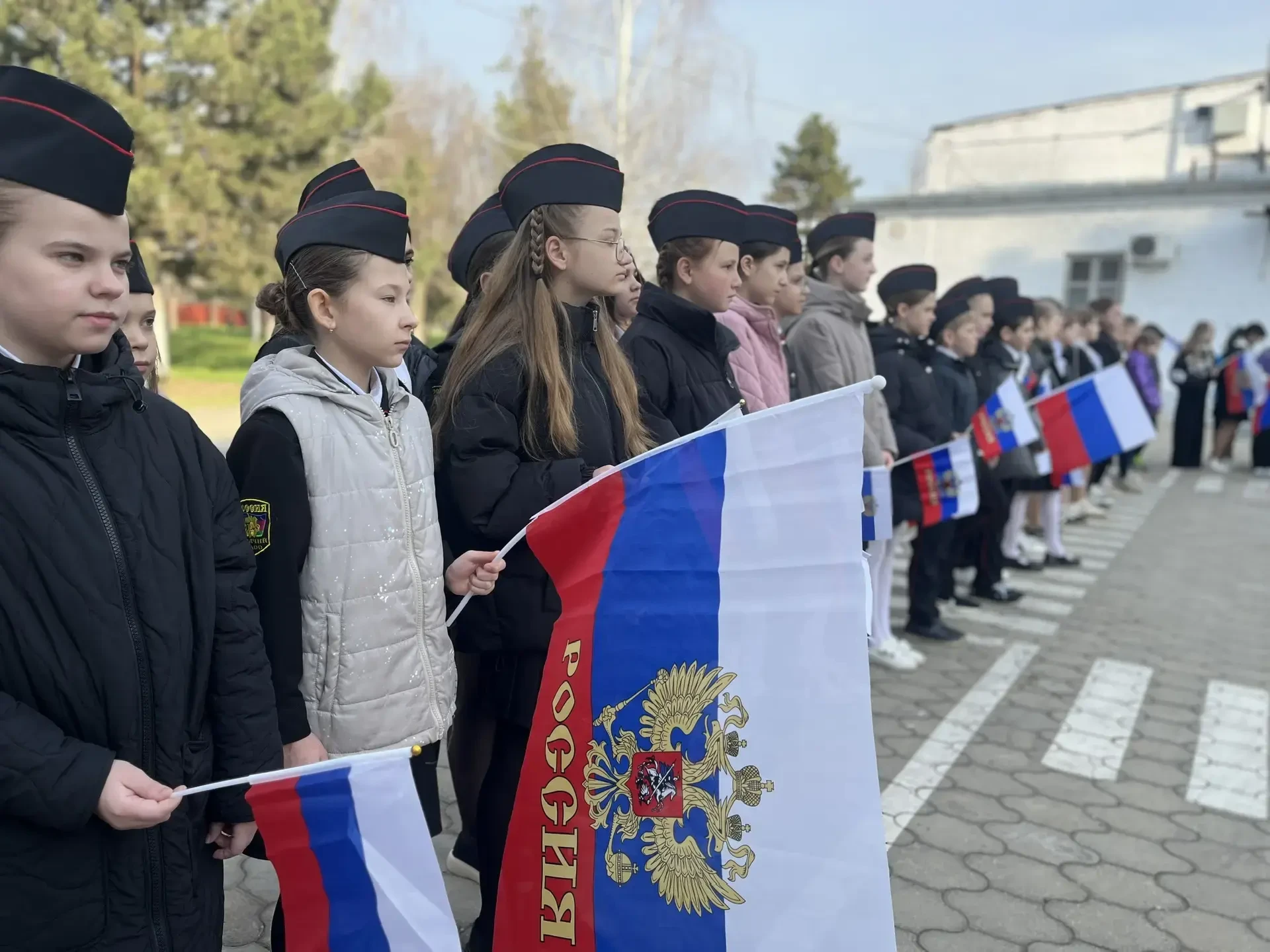 Разговоры о важном 🇷🇺  Новая учебная неделя, по традиции, в нашей школе началась с линейки, посвящен