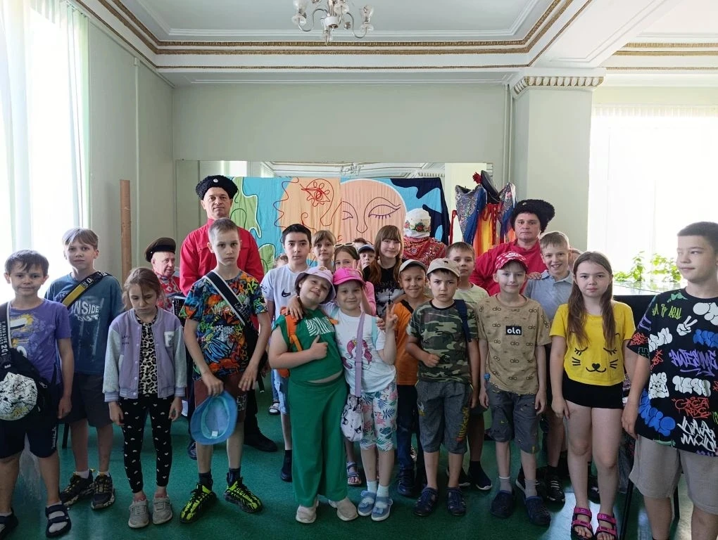 "В дружбе народов - сила России" 
В познавательной программе приняли участие ребята из детского лаге