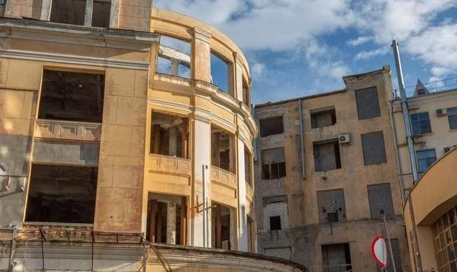 В ЦУМе Волгограда начали реконструкцию аварийных конструкций