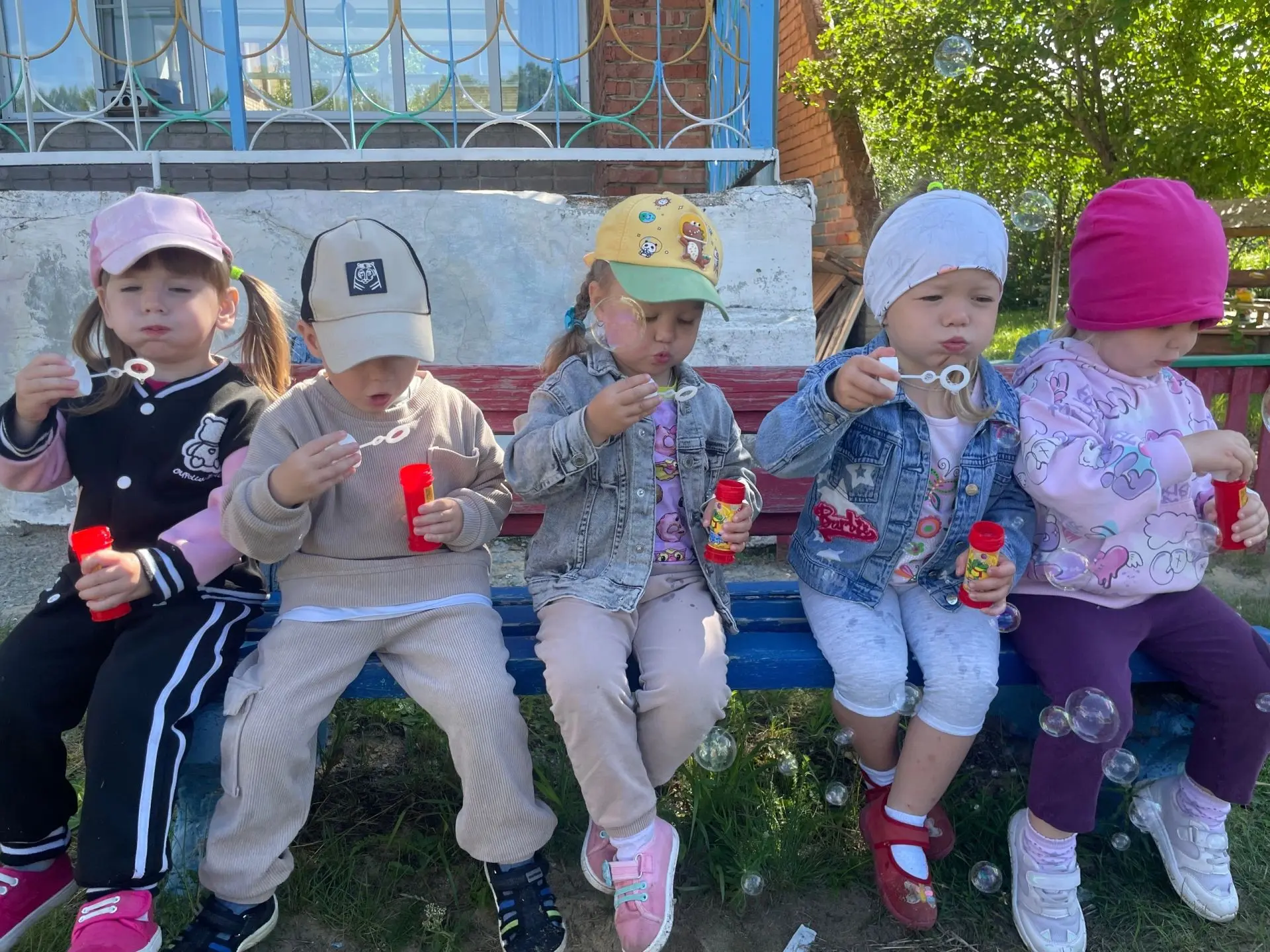 Что может быть прекраснее, чем наблюдать за тем, как в воздухе парят невесомые, переливающиеся всеми