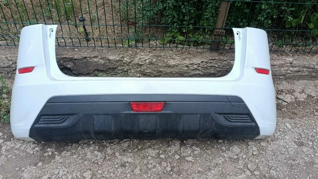 Продам задний бампер от Lada xray 5000₽, есть и другие запчасти с этого авто.