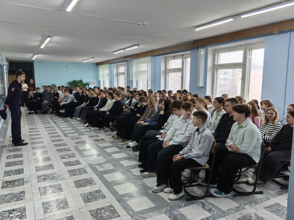Сегодня, в школе №38 для обучающихся 9-х и 10 классов состоялась беседа с представителе...