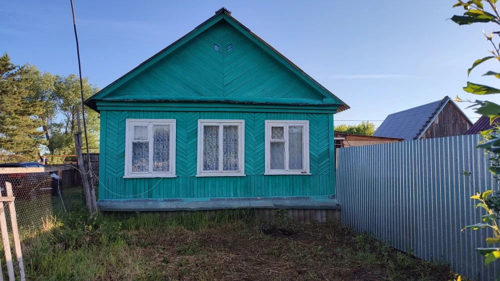 Продаётся дом в с Шарлык - 70 кв.м; участок 7 соток + огород.