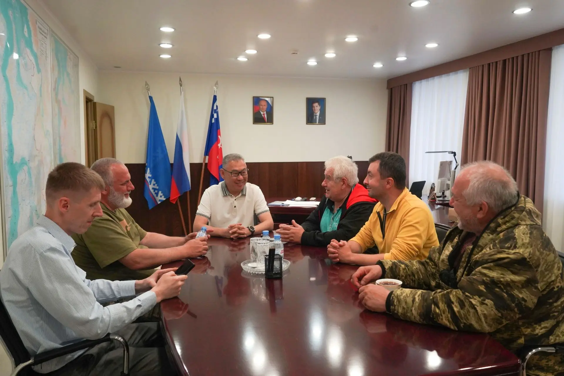 По возвращению научной группы с острова Шокальского встретился с её участниками. Учёные...