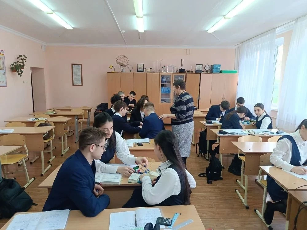 Учитель физики Чернявская Н.В. провела увлекательную лабораторную работу по теме: "Измерение работы 