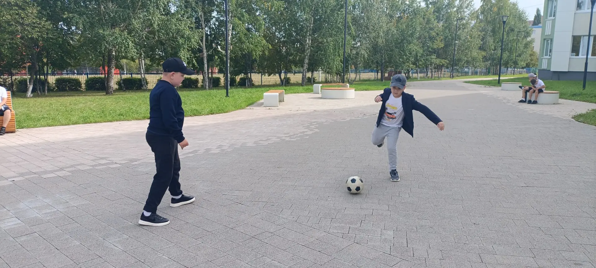 Уроки закончились, но день в школе продолжается😊 Для учеников начальных классов на про...