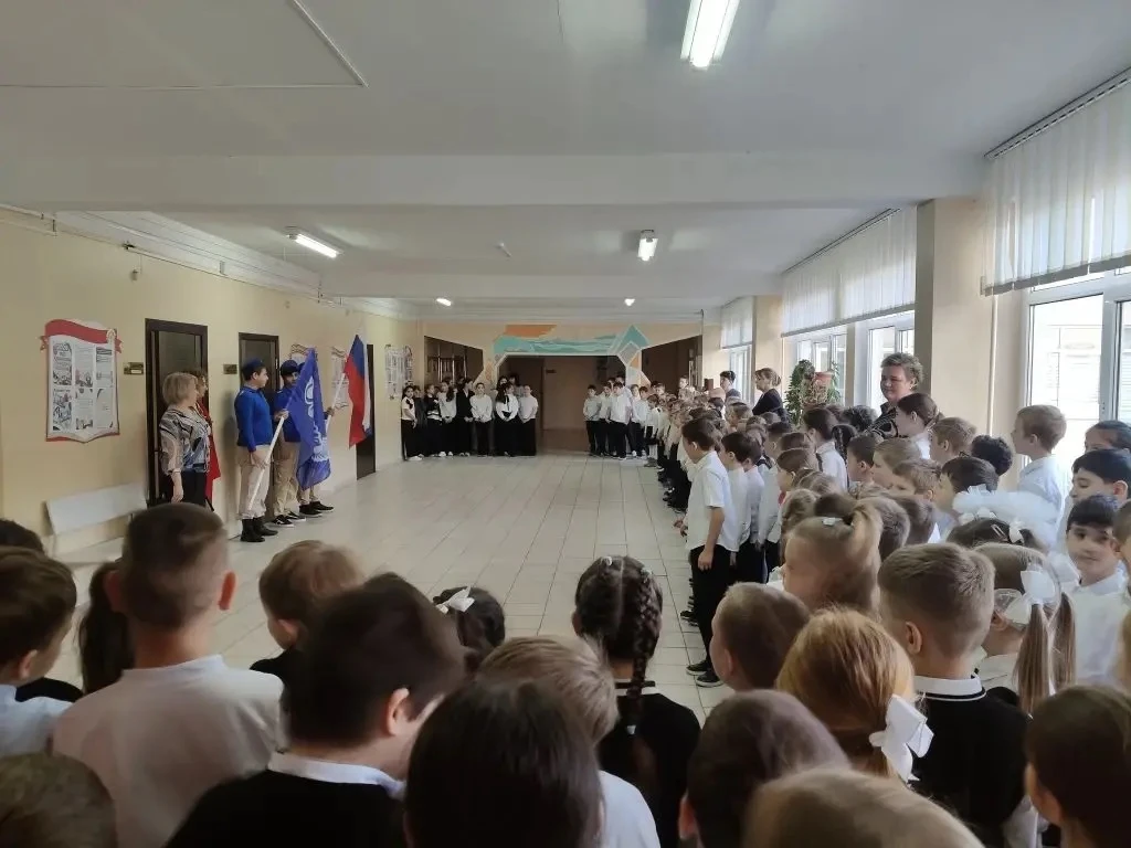 Второй год подряд в нашей школе стало доброй традицией посвящать первоклассников во Всероссийскую об