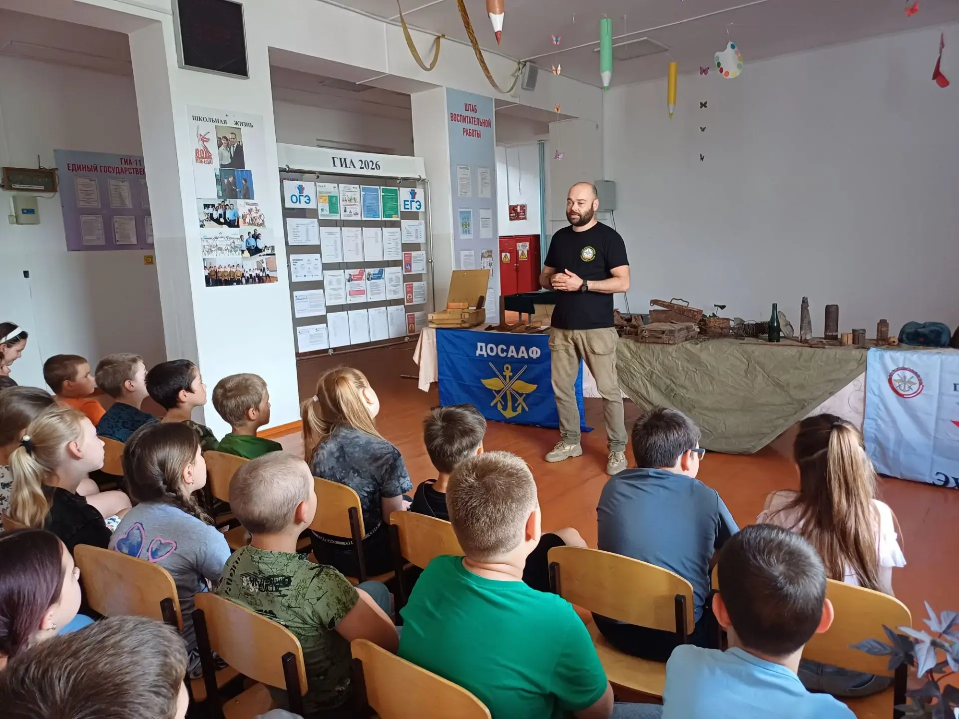 Сегодня в ЛДП "Сказка" к ребятам приехал представитель поискового отряда "Эхо войны" атаман Переясло