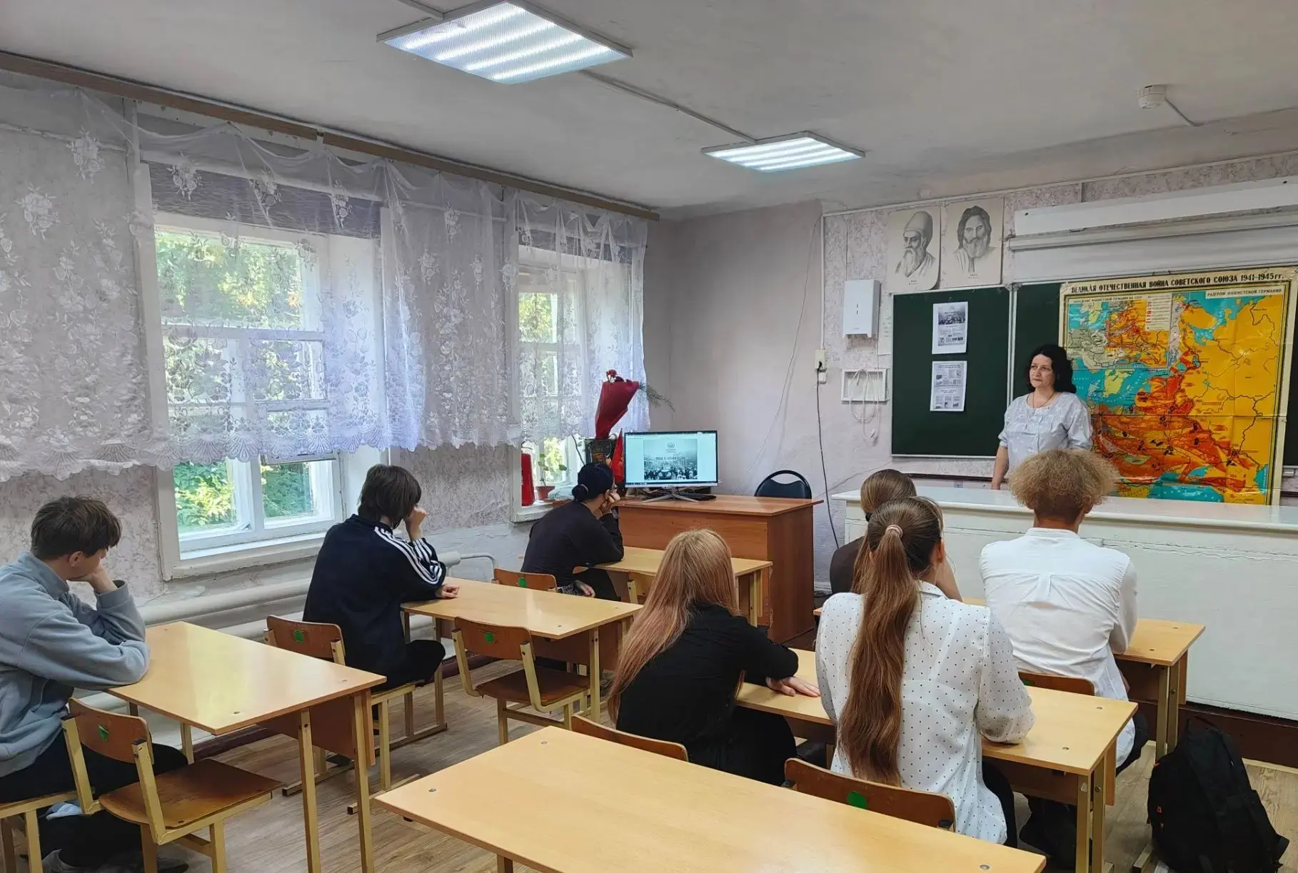 🇷🇺Сегодня, 4 сентября, в школе №16 прошел особенный урок для старшеклассников (10-11 ...