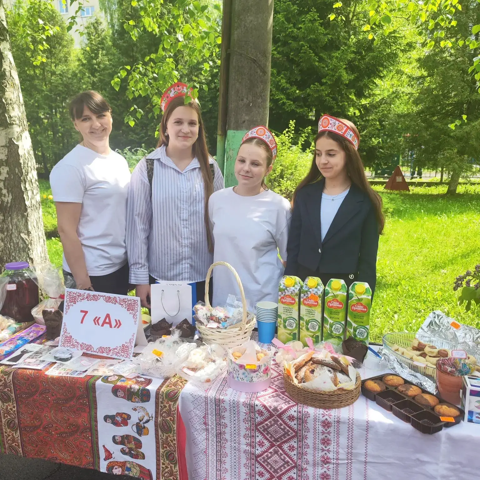 Сегодня в лицее прошла  ✅Весенняя благотворительная ярмарка🙏🙏  Каждый класс принял активное участие,