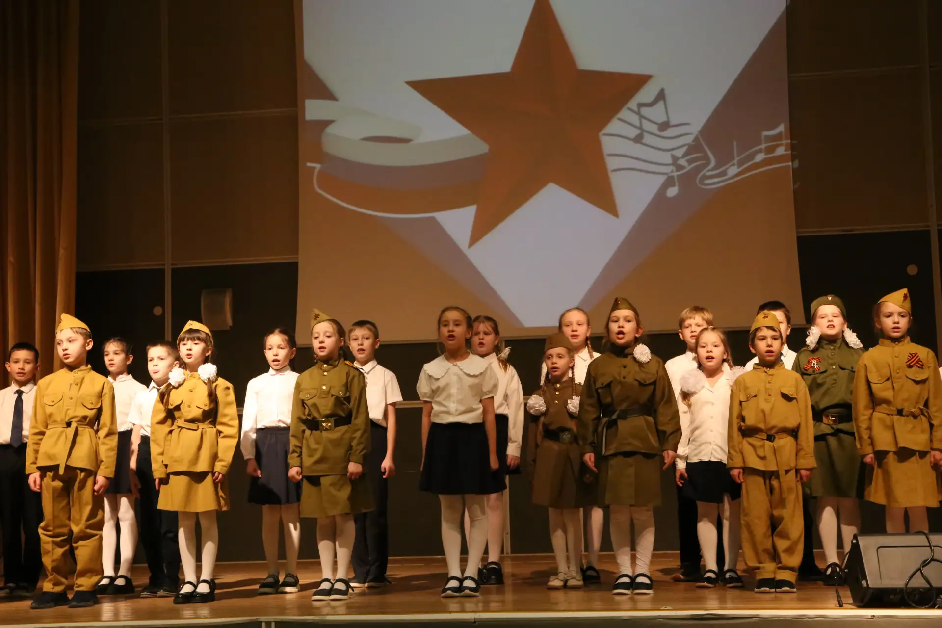 🎶Фестиваль патриотической песни, посвящённый открытию Года единства народов России.  На прошлой неде