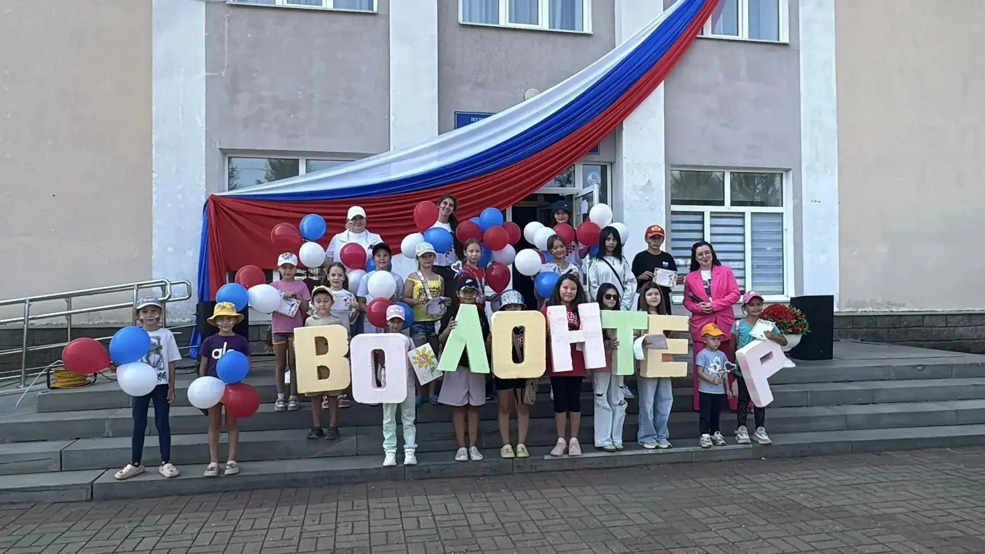 🎉 Лето, прощай! Но мы запомним этот день надолго! 🎉Сегодня, 20 августа, на площади Ра...