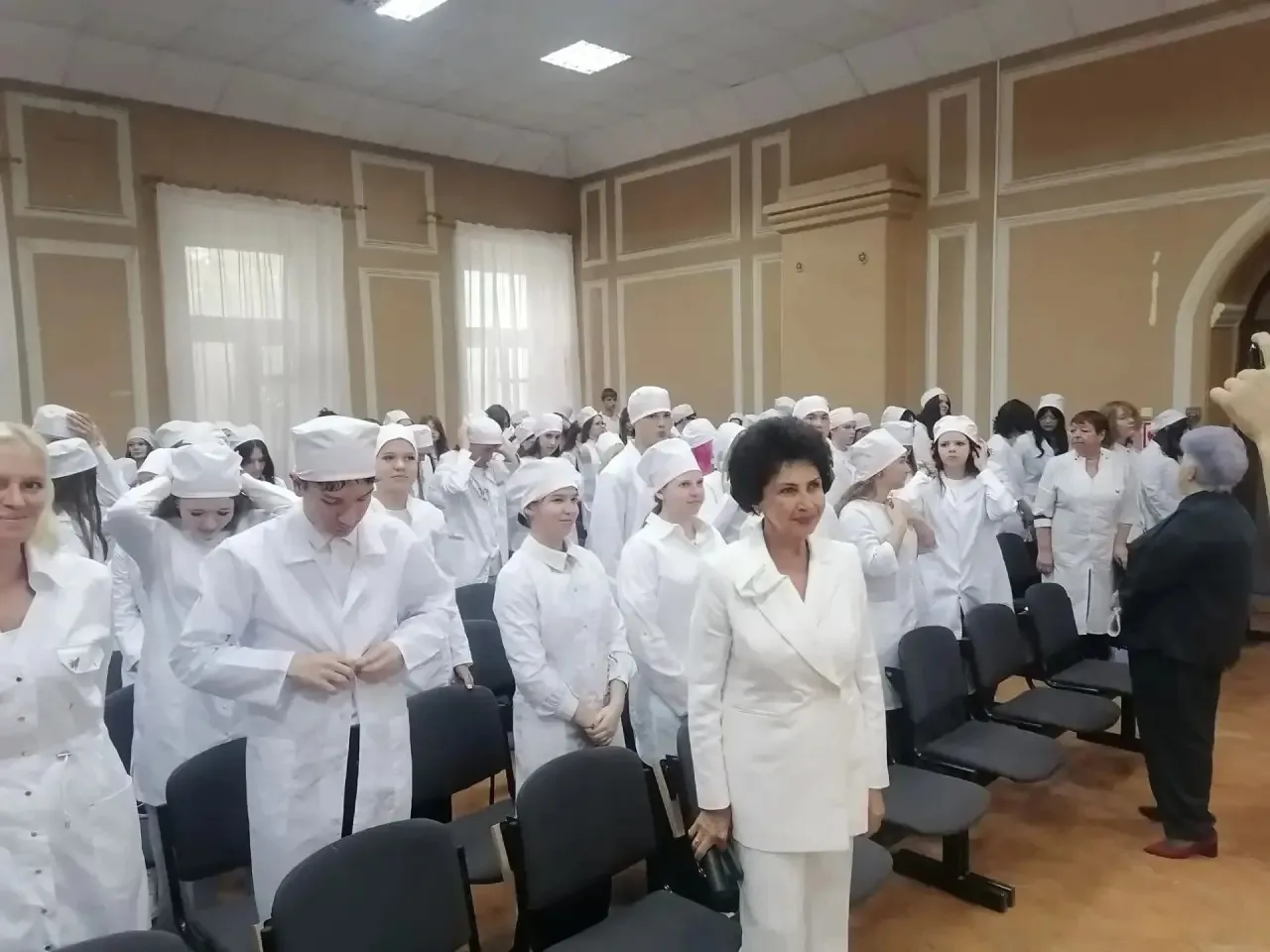 В Сызранском медико-гуманитарном колледже прошла торжественная линейка!