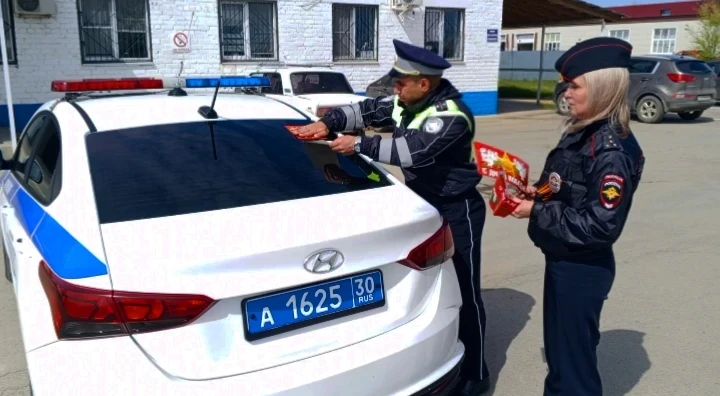 ✨ В преддверии великого праздника — Дня Победы — сотрудники Госавтоинспекции Ахтубинского района укр