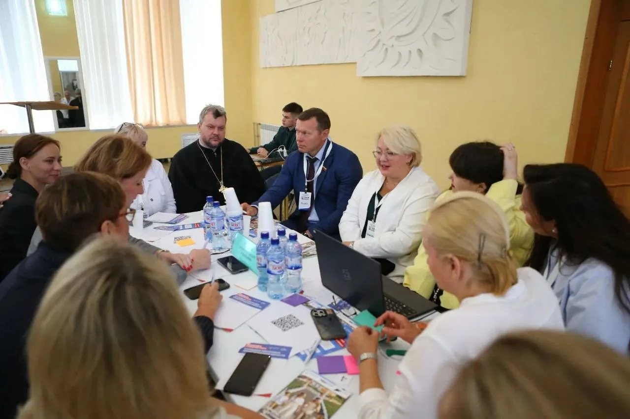 🔹 В зале Дворца детского творчества собрались врачи, преподаватели, спортсмены, деятел...