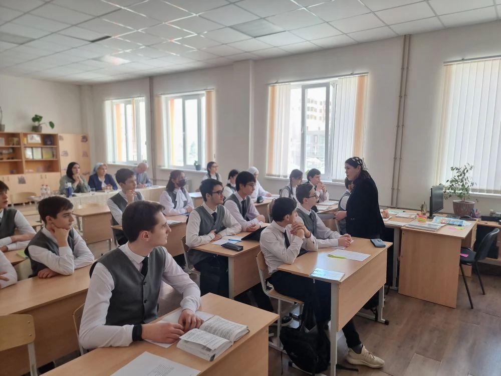 Сегодня в нашей школе состоялся интересный и познавательный открытый урок русского языка для учащихс