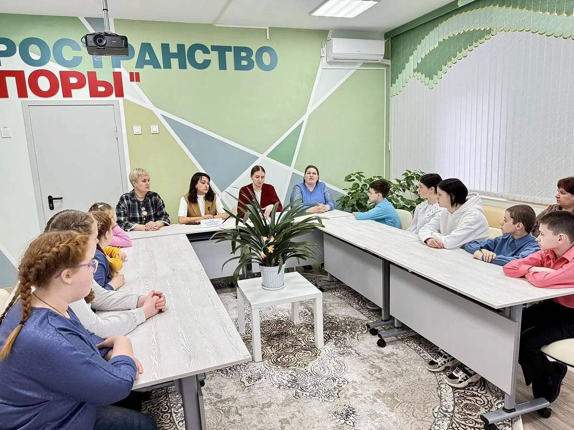 💥В креативном пространстве «Точка опоры» Черемисиновского центра соцпомощи «Содействие» прошло позна