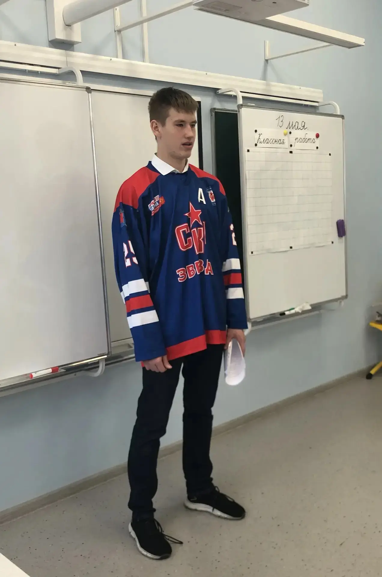 🏒✨ В гостях у 1 «В» класса — будущие чемпионы!