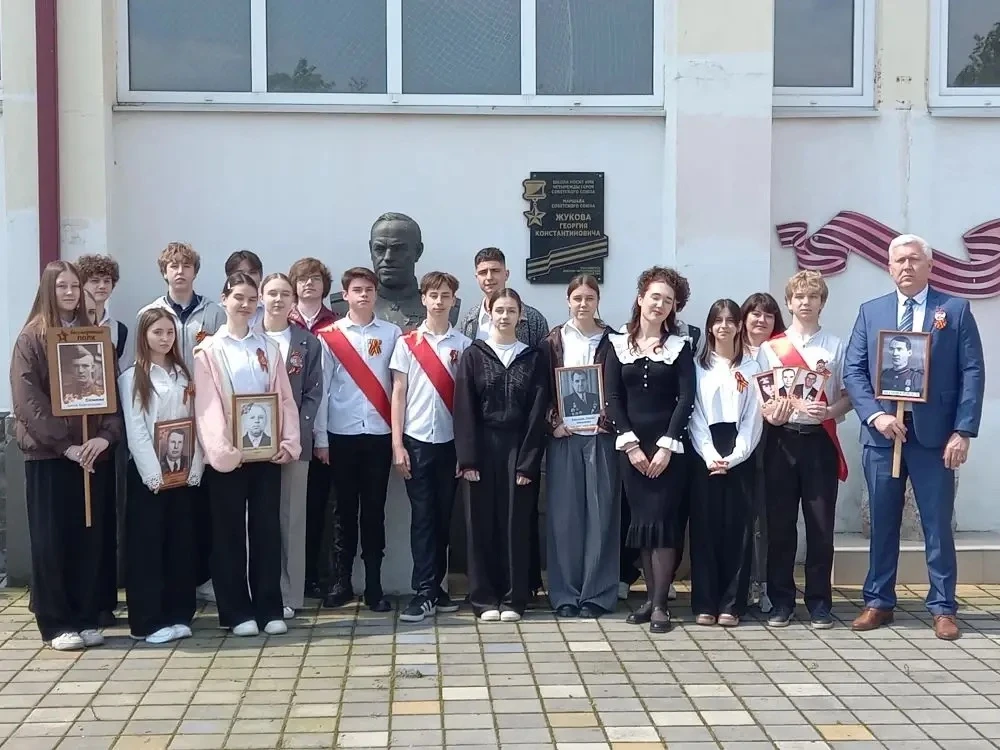 ⭐️ Акция «Бессмертный полк в каждой школе». Эта акция напоминает о подвигах наших предков в Великой 