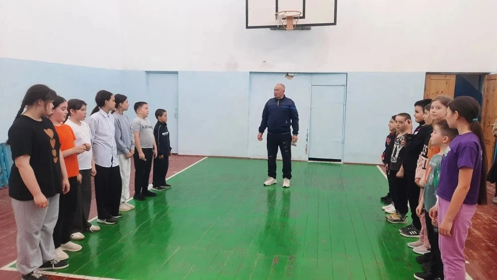 В День смеха и веселья для обучающихся начальных классов прошли «Веселые старты».